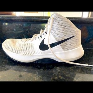 Nike air woman’s basketball shoes